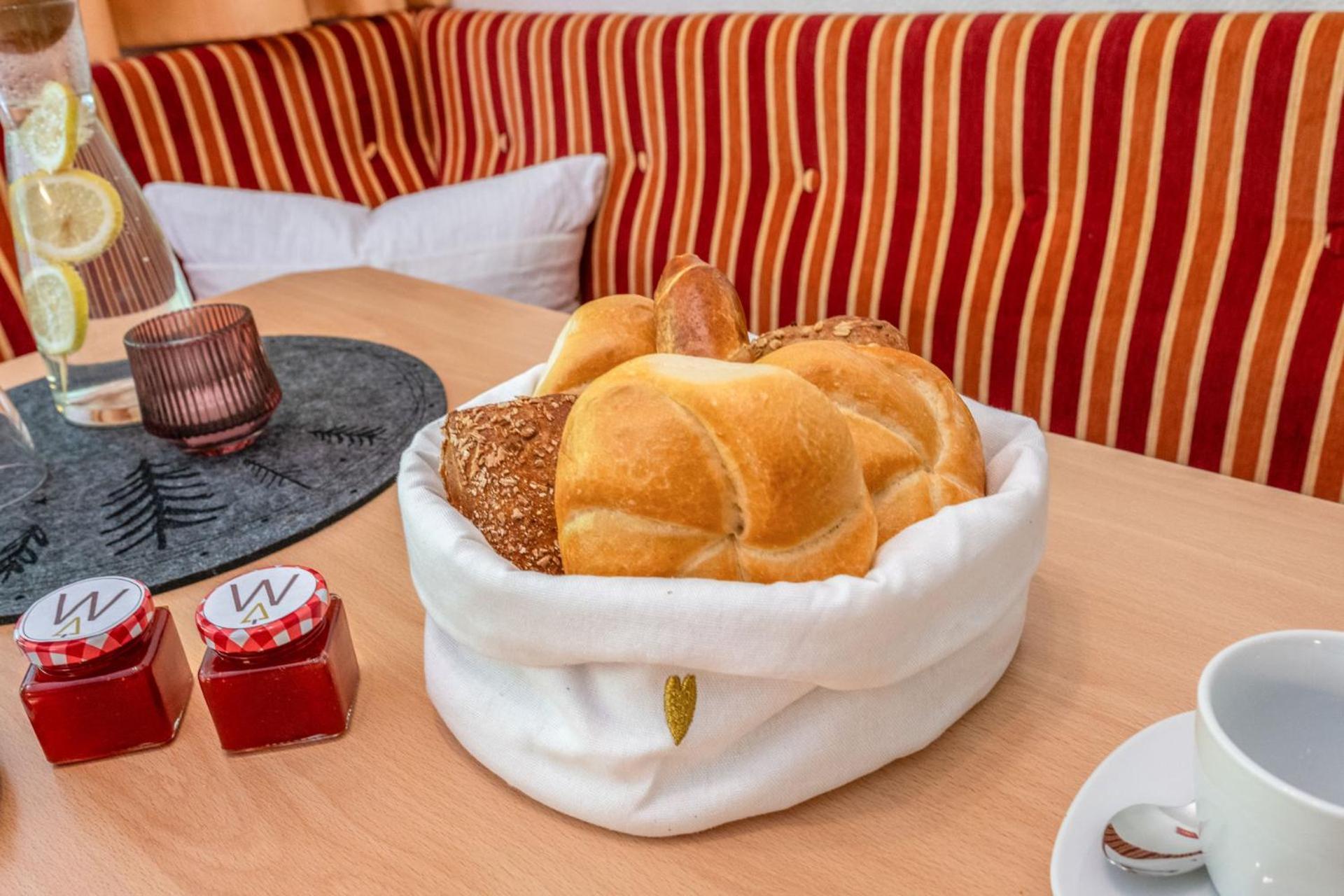 Haus Waldhof Hotel Ишгъл Екстериор снимка