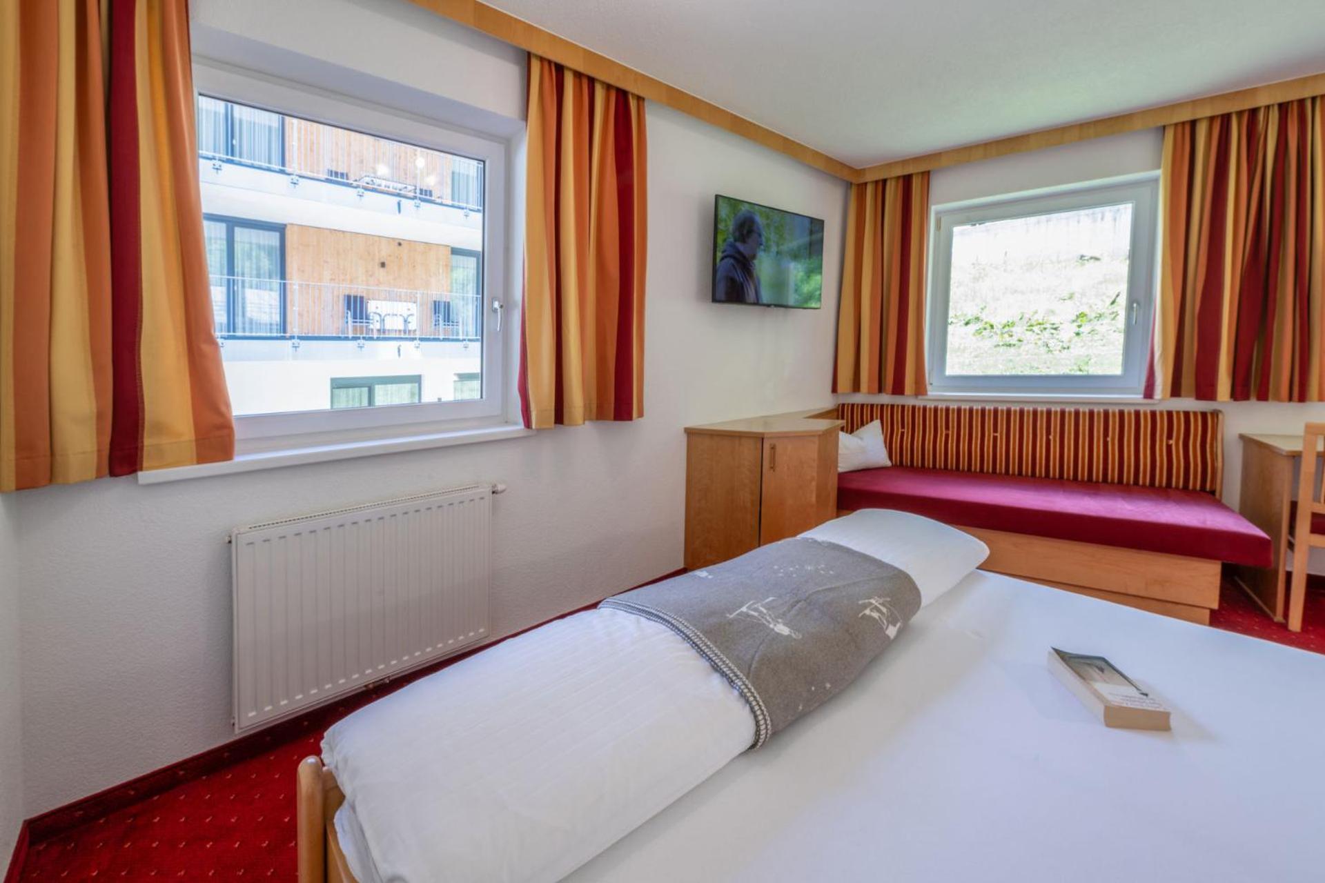 Haus Waldhof Hotel Ишгъл Екстериор снимка