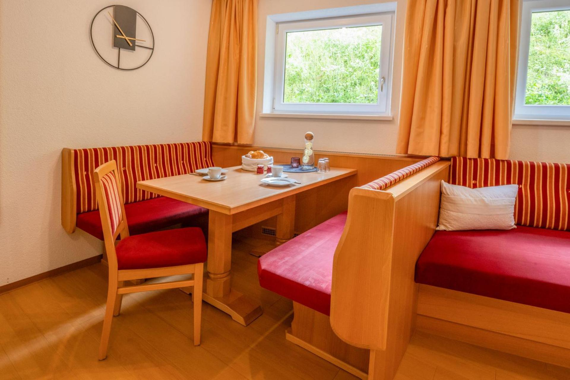 Haus Waldhof Hotel Ишгъл Екстериор снимка